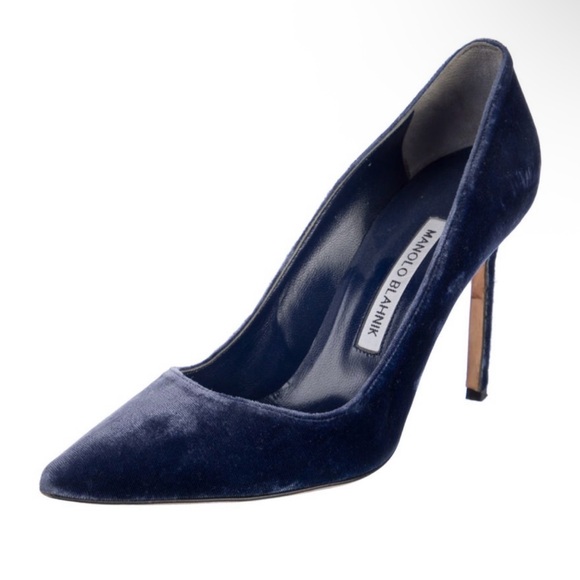Manolo Blahnik Navy Velvet Pumps 8US/38EU